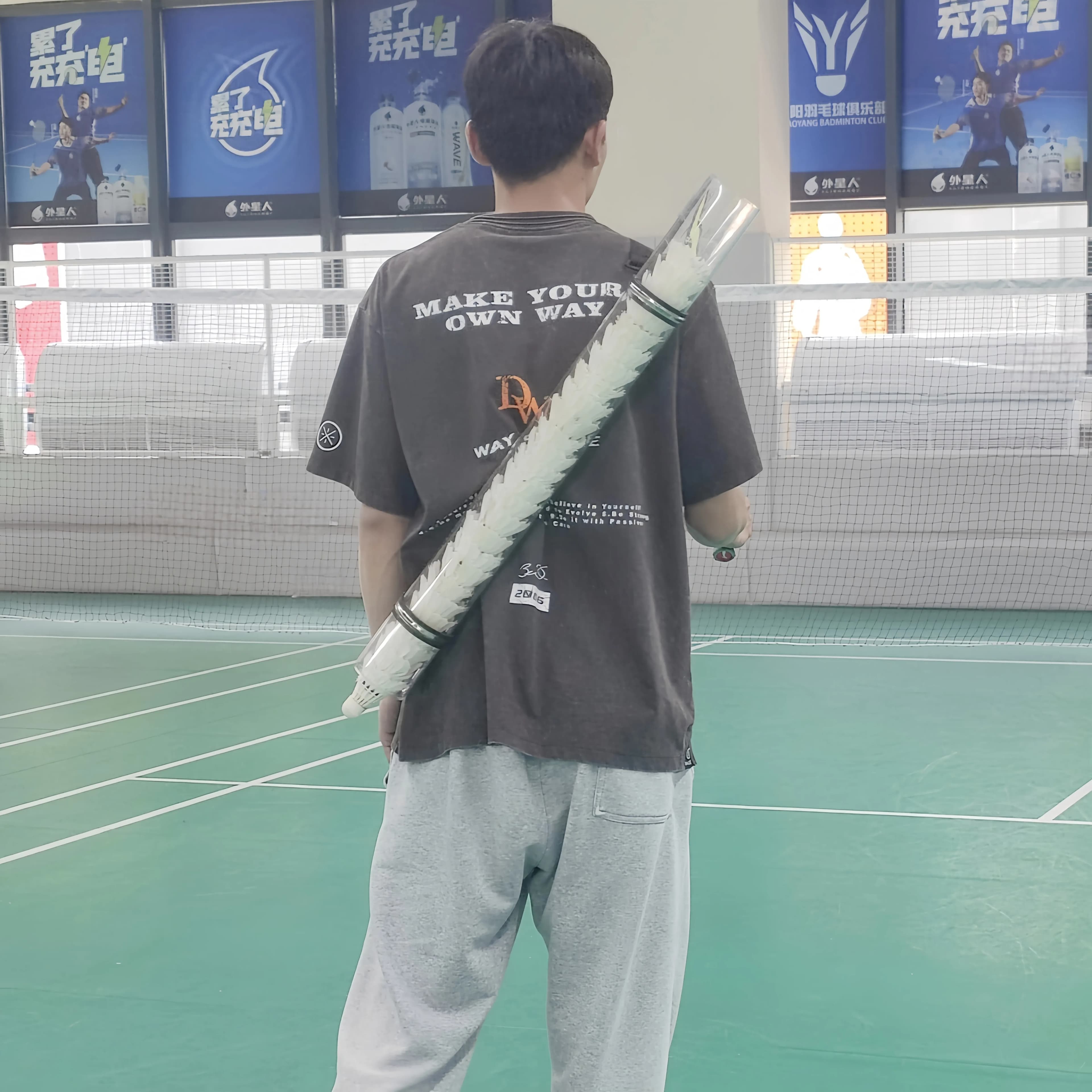 羽毛球训练神器发球机教练喂球发球多球筒背带式不带球单双人练习